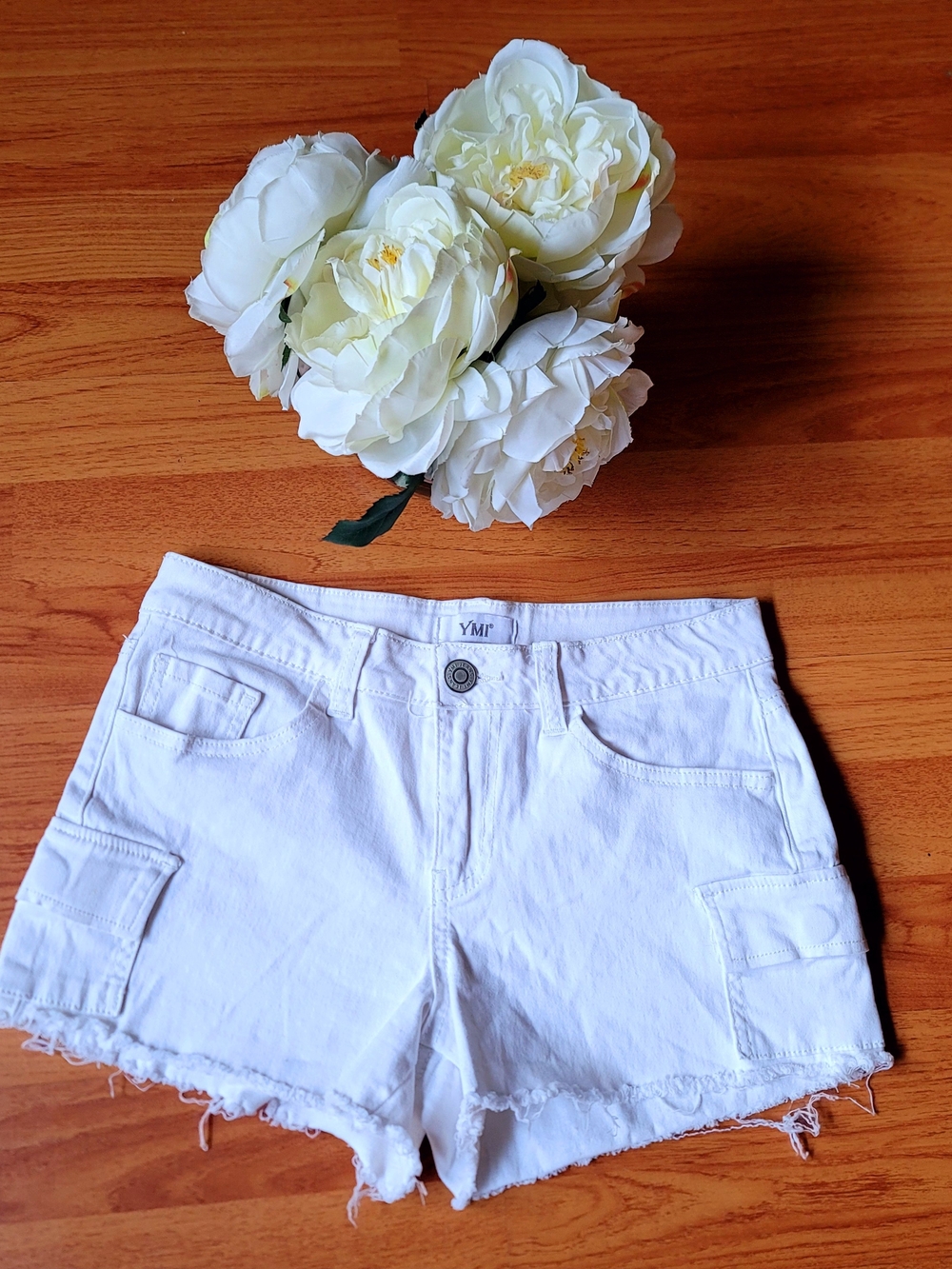 YMI Wanna Better Butt White Denim Cargo Cutoff Shorts Frayed Hem Junior Size 3